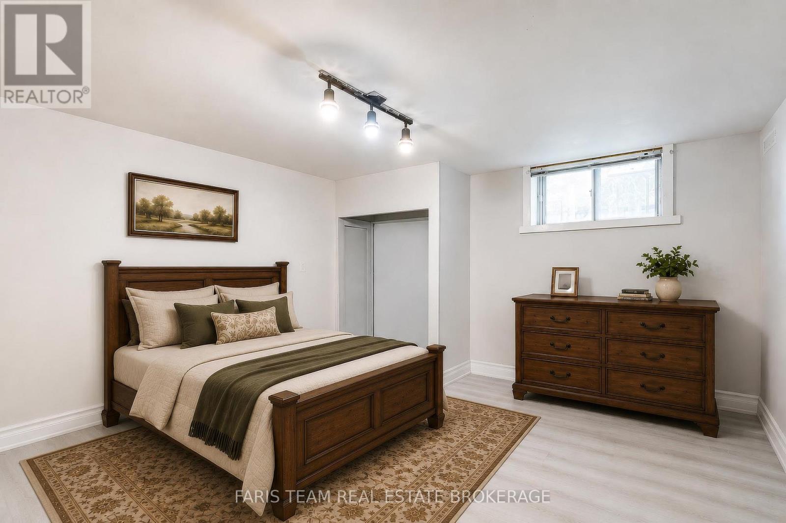136 ORIOLE DRIVE - 27