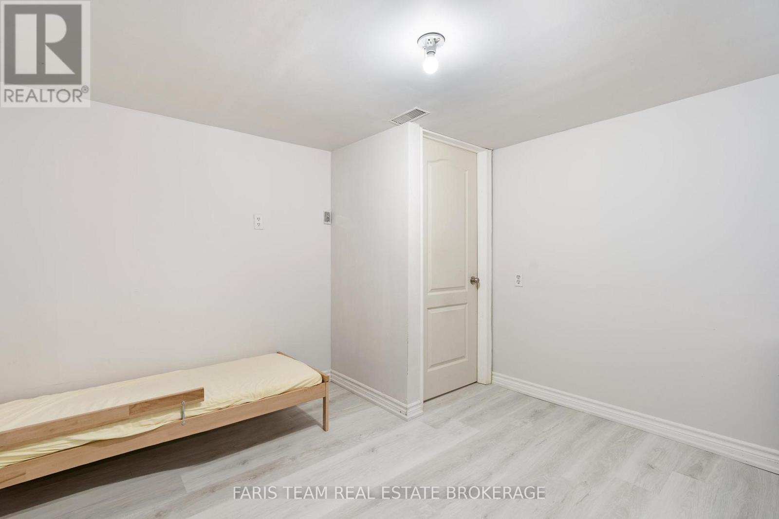 136 ORIOLE DRIVE - 29