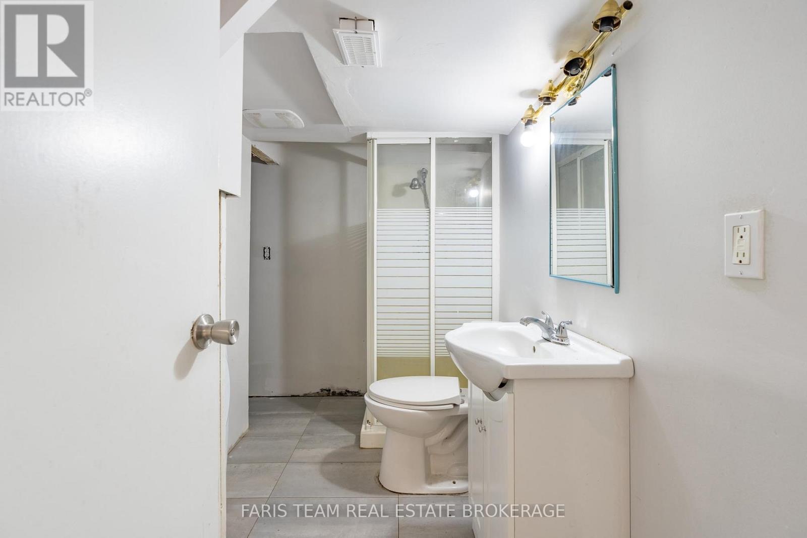 136 ORIOLE DRIVE - 30
