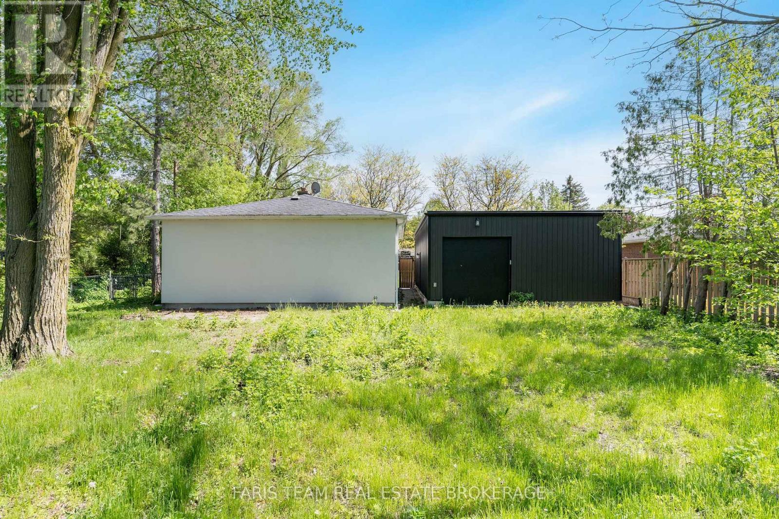 136 ORIOLE DRIVE - 38
