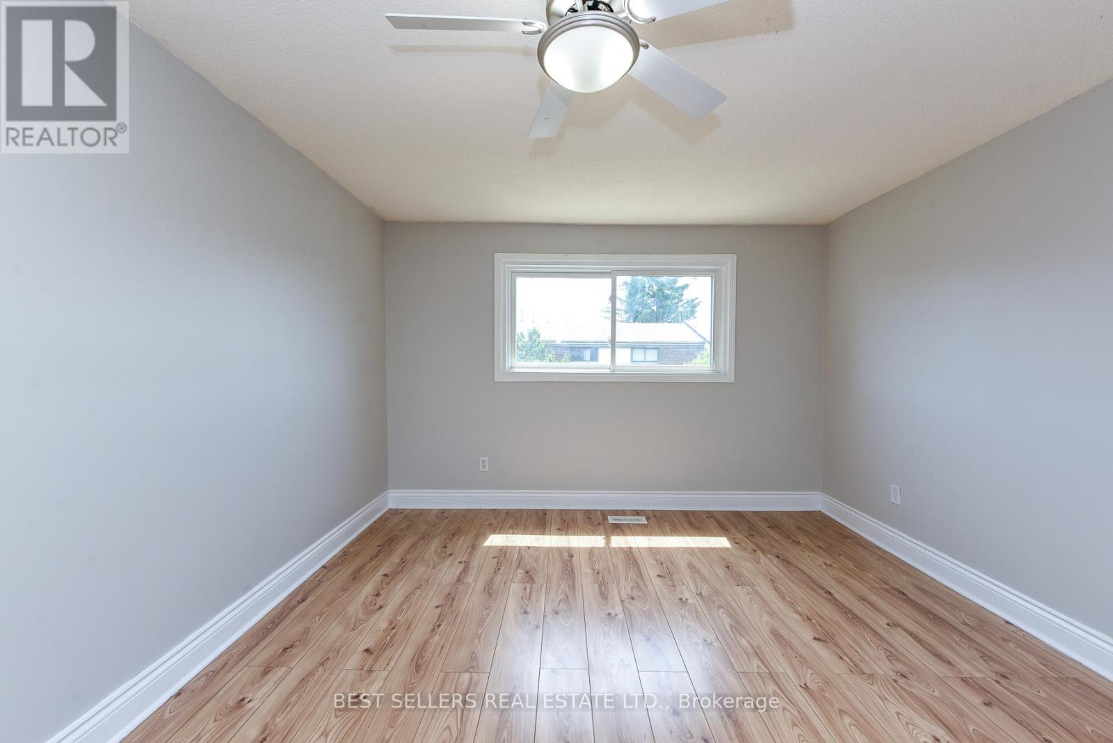 #12 12 ASHTON CRESCENT - 17