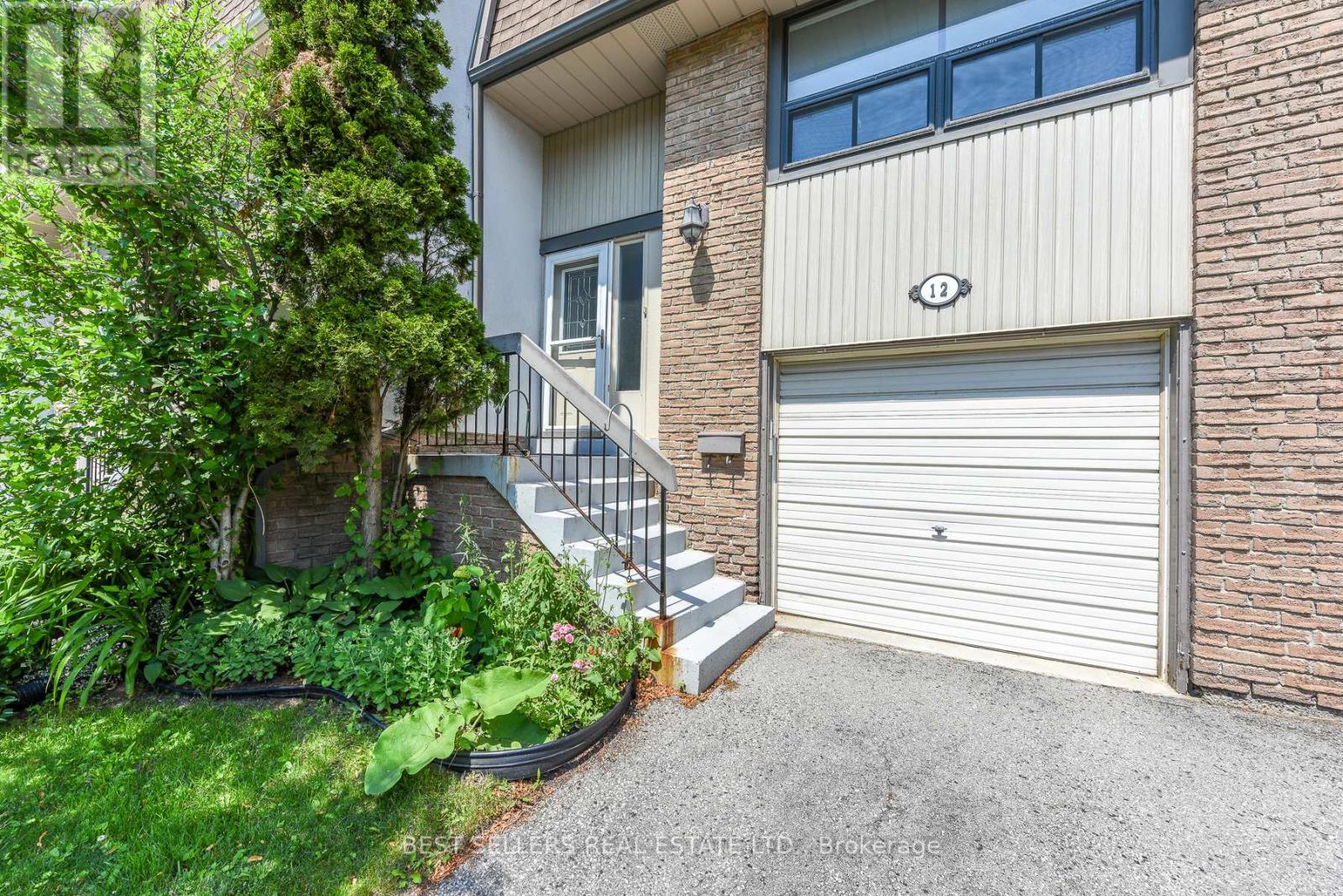 #12 12 ASHTON CRESCENT - 2