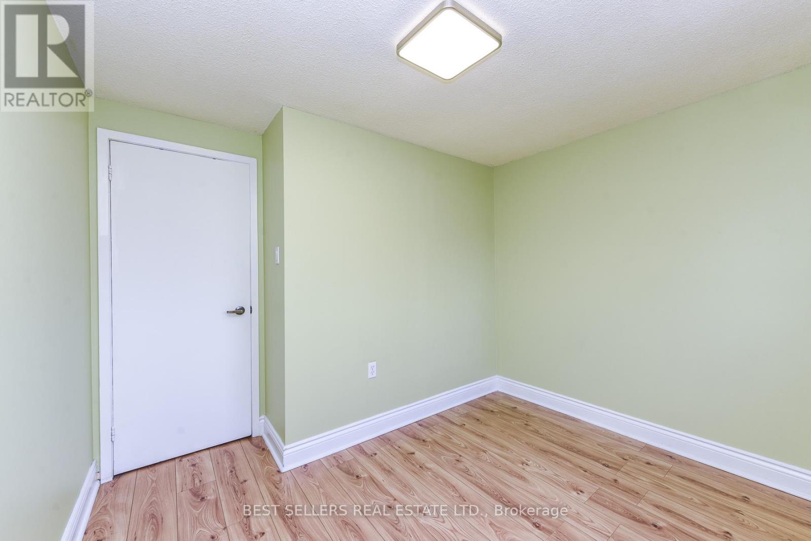 #12 12 ASHTON CRESCENT - 21