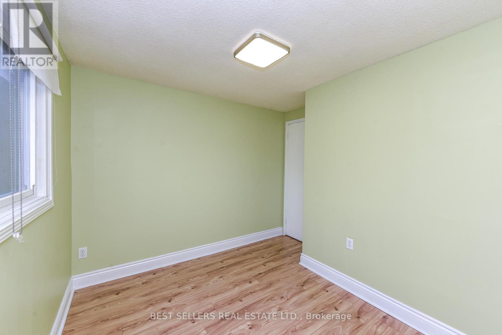 #12 12 ASHTON CRESCENT - 22