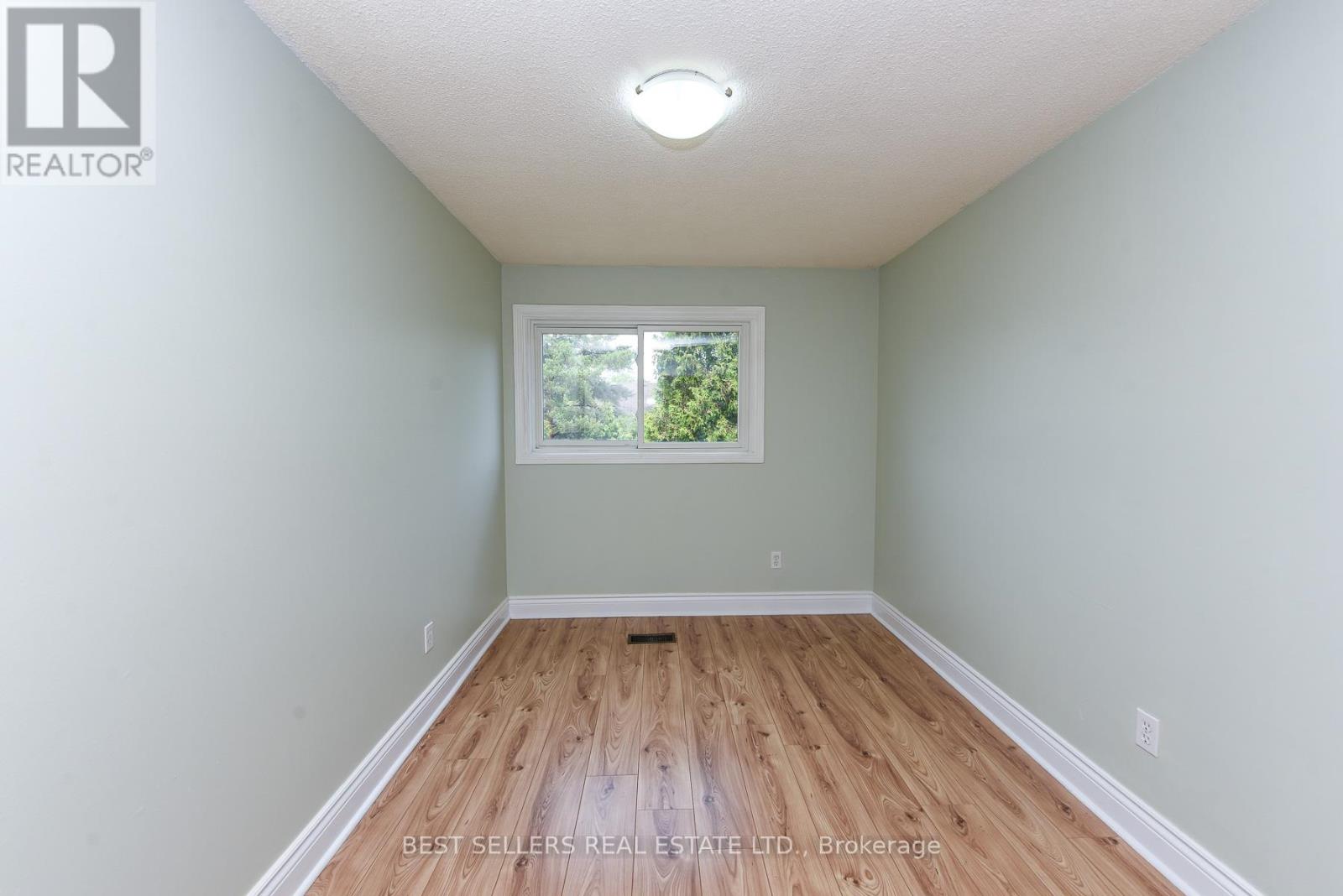 #12 12 ASHTON CRESCENT - 23