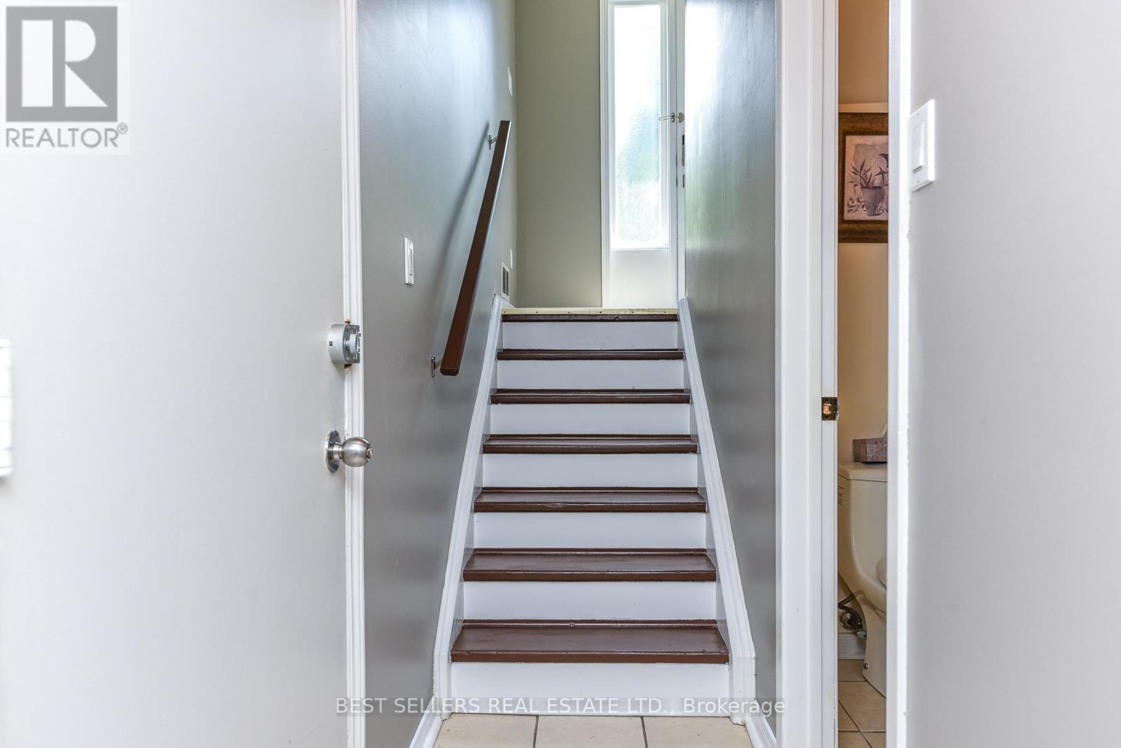 #12 12 ASHTON CRESCENT - 26