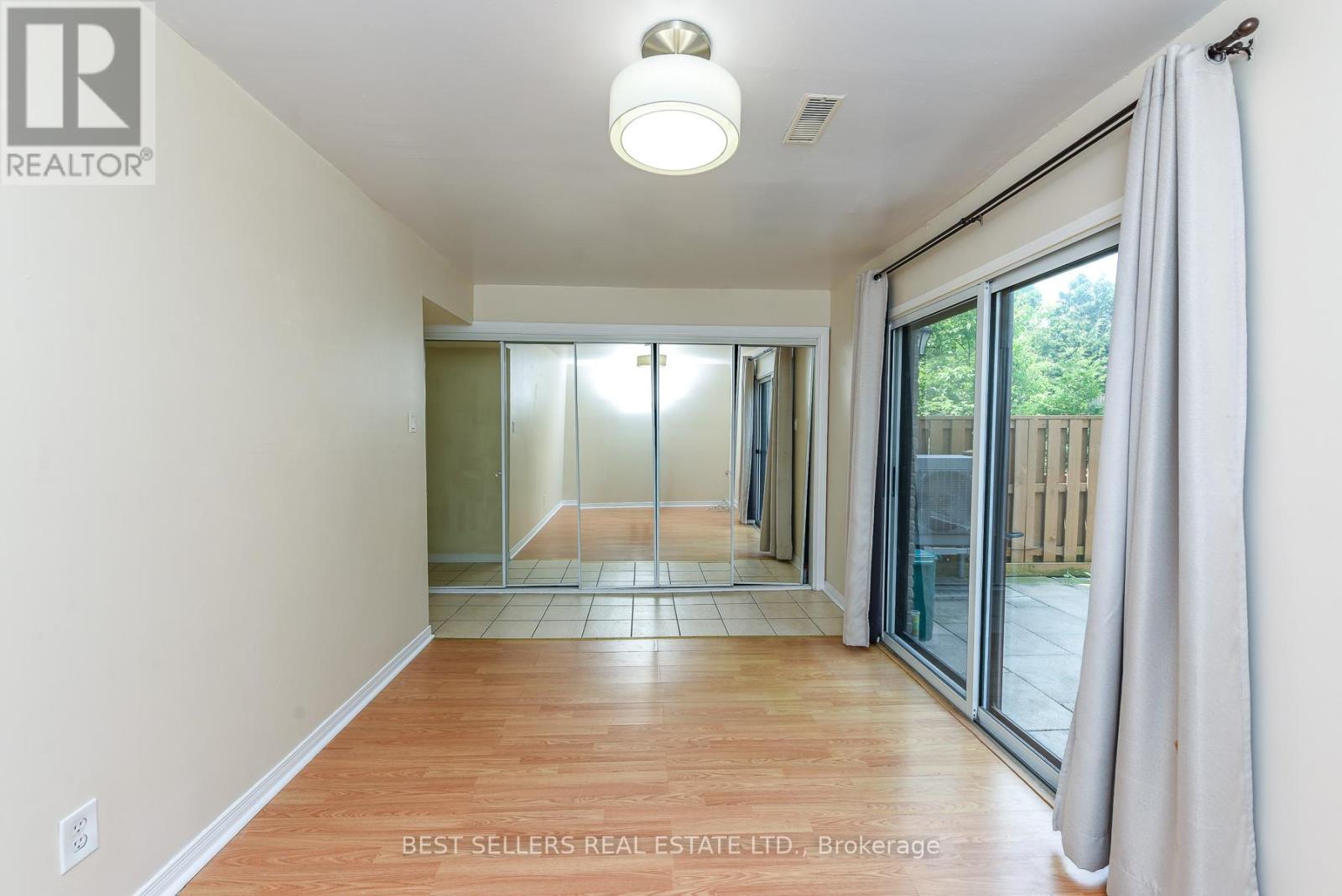 #12 12 ASHTON CRESCENT - 32