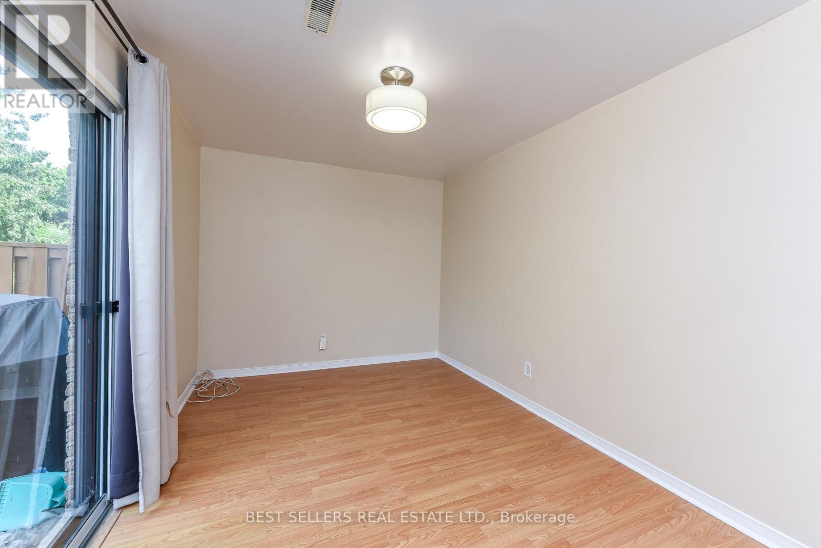 #12 12 ASHTON CRESCENT - 33