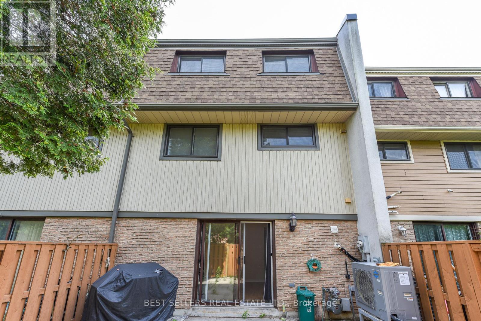 #12 12 ASHTON CRESCENT - 34