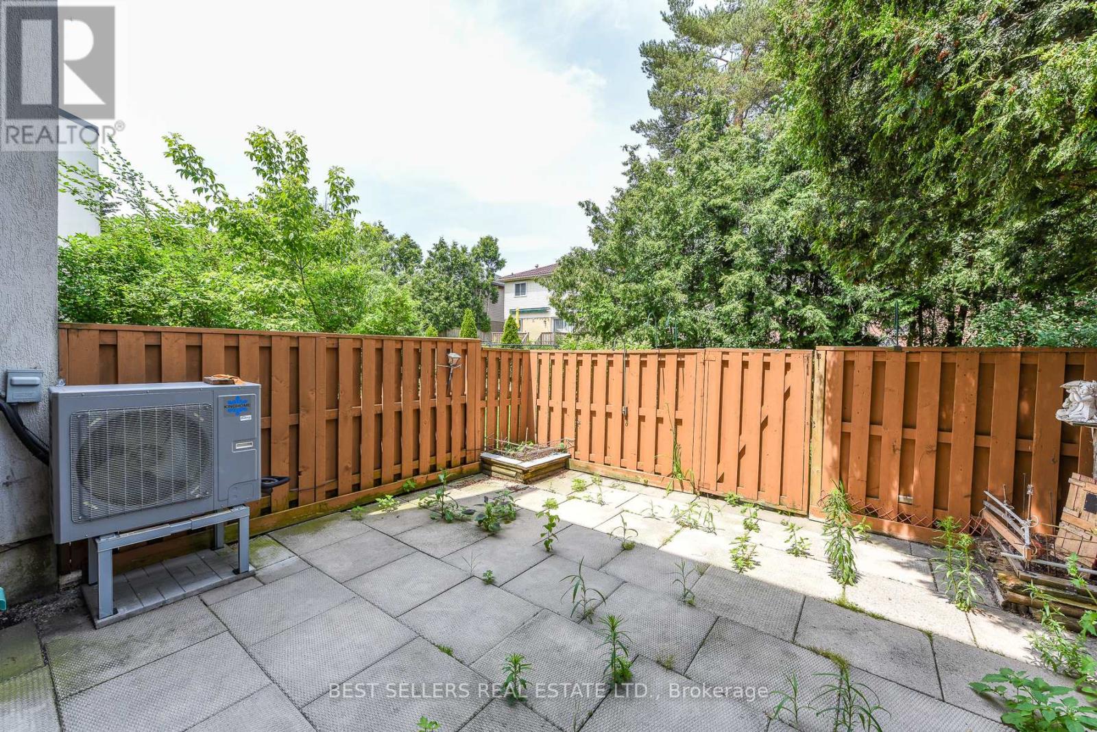 #12 12 ASHTON CRESCENT - 36