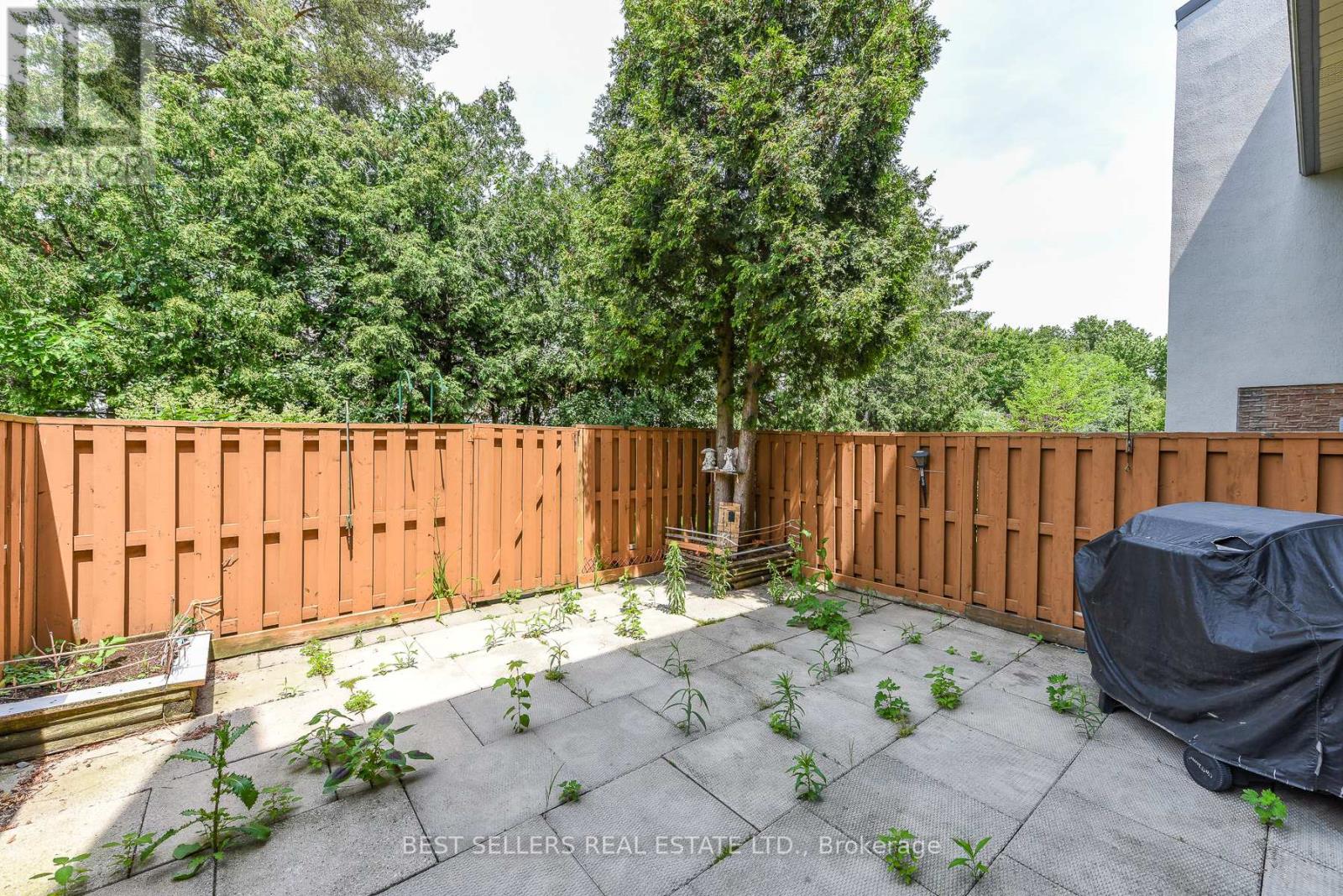 #12 12 ASHTON CRESCENT - 37