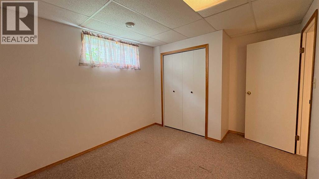 Office or bedroom #4 (windowegress needs updating!)