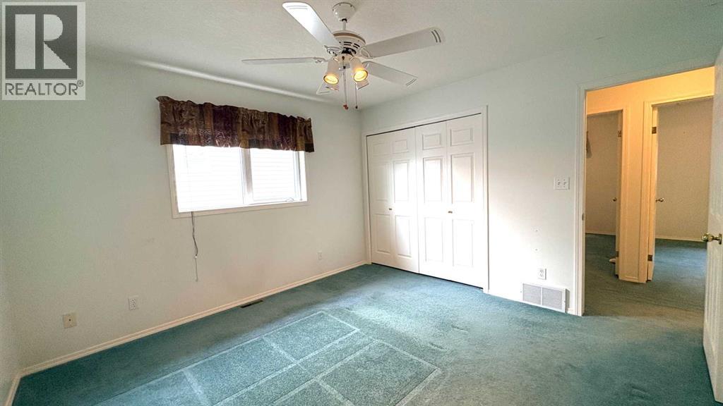 Primary bedrooom