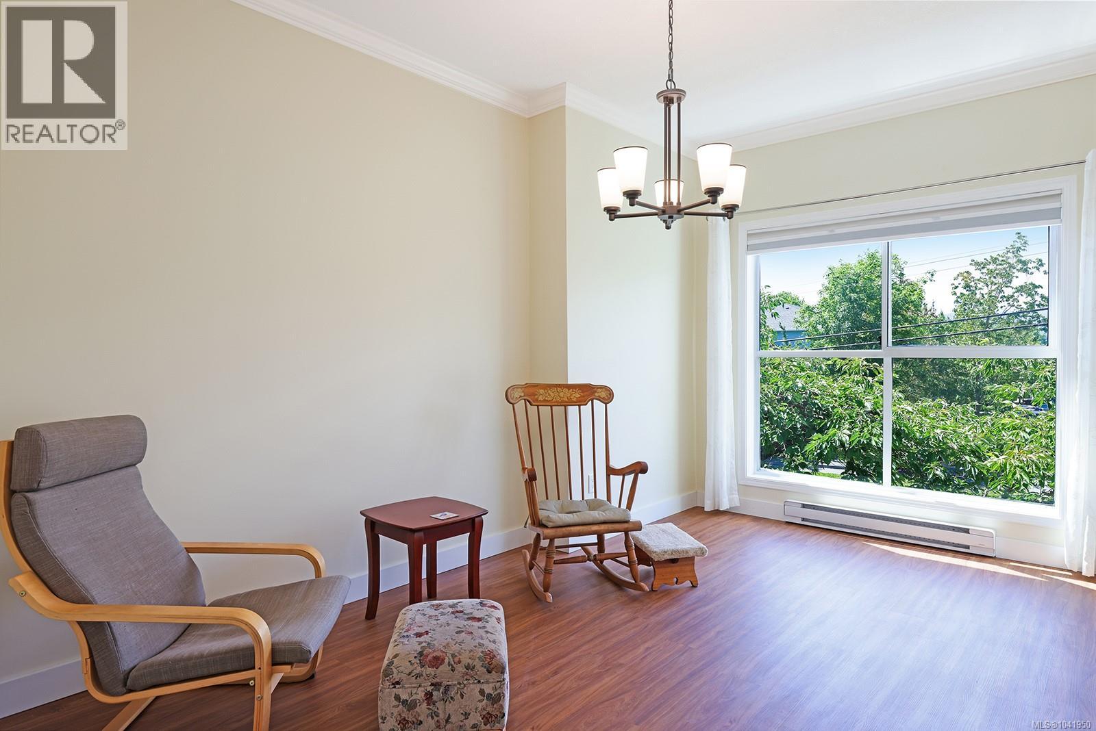 #206 1686 Balmoral Ave - 6