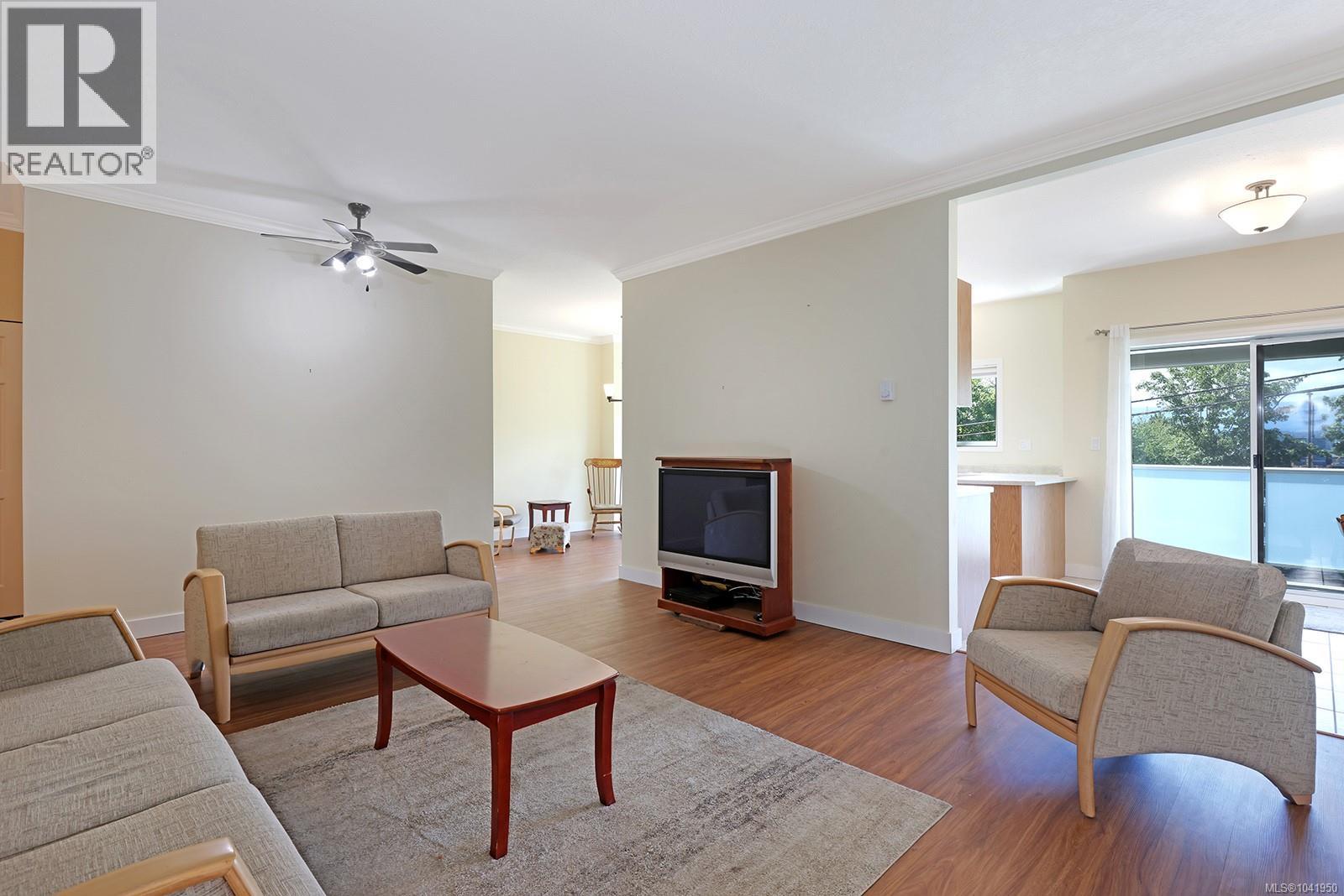 #206 1686 Balmoral Ave - 10
