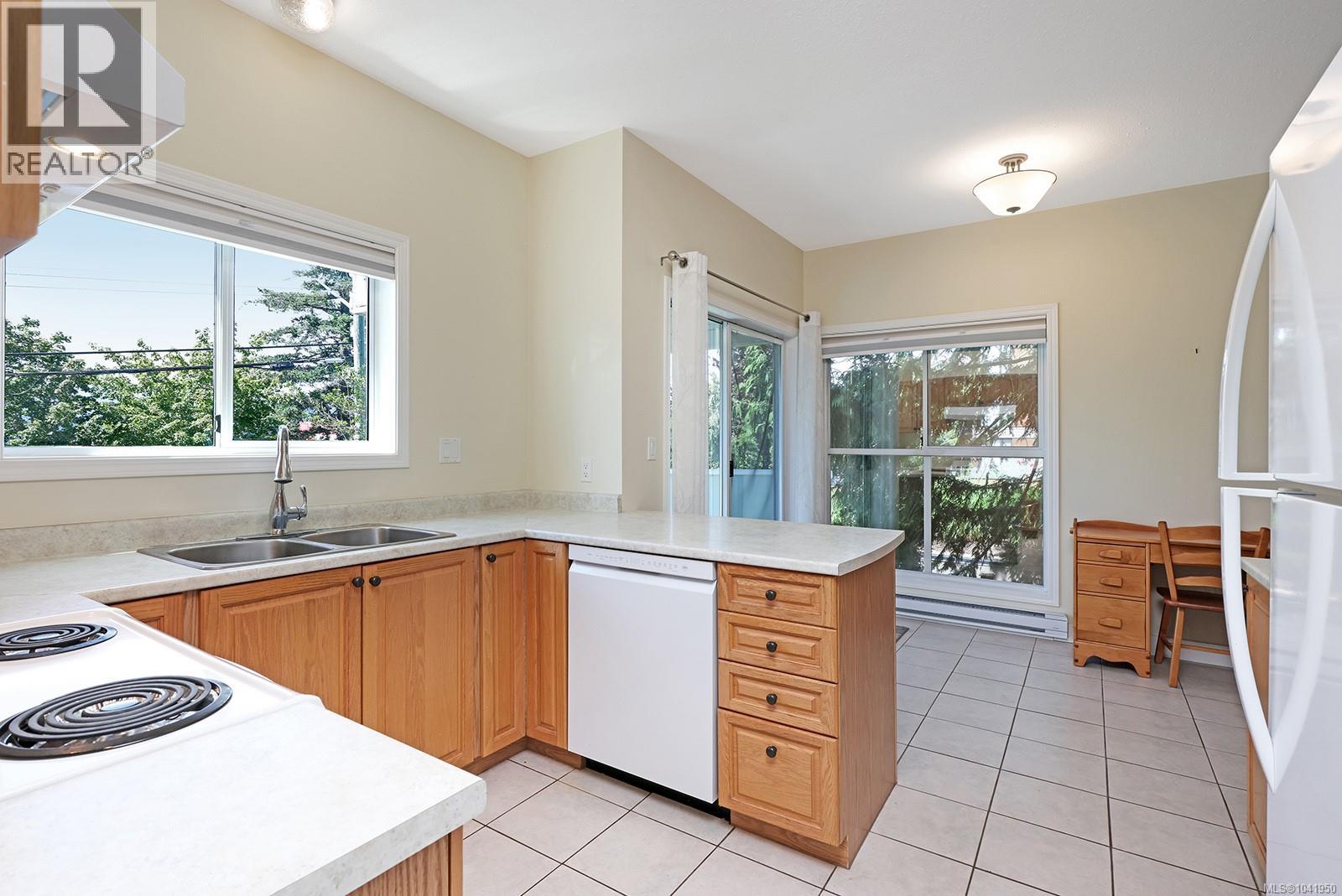 #206 1686 Balmoral Ave - 15
