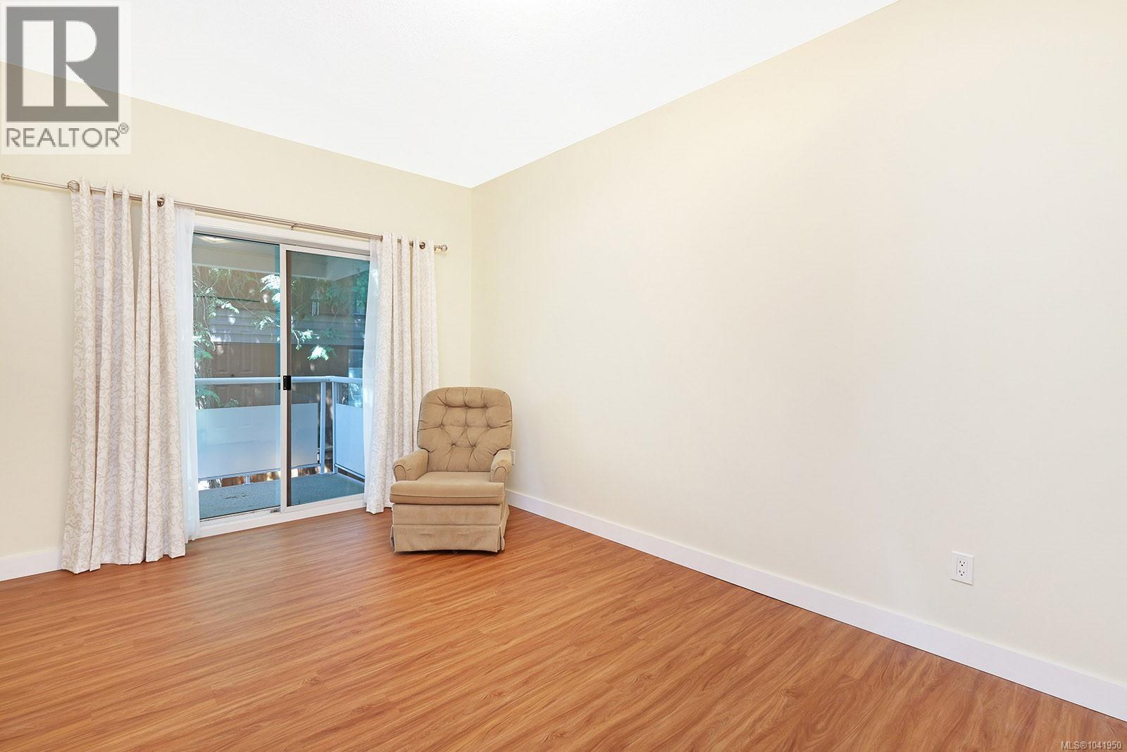 #206 1686 Balmoral Ave - 22