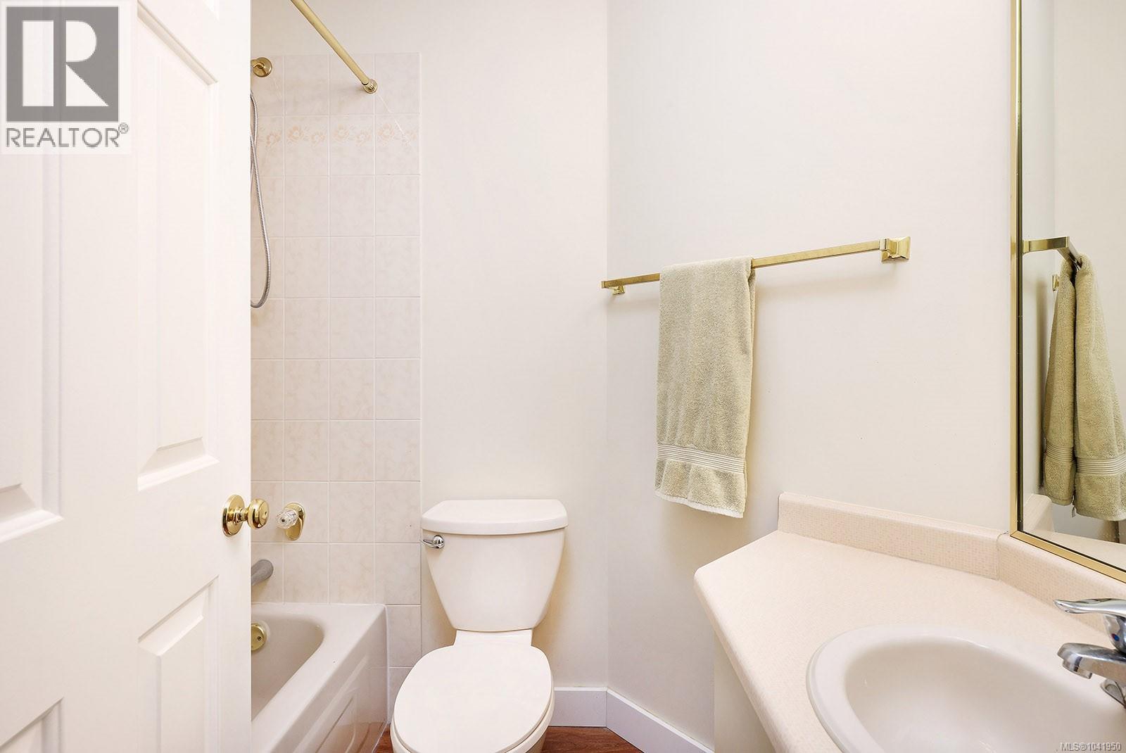 #206 1686 Balmoral Ave - 23
