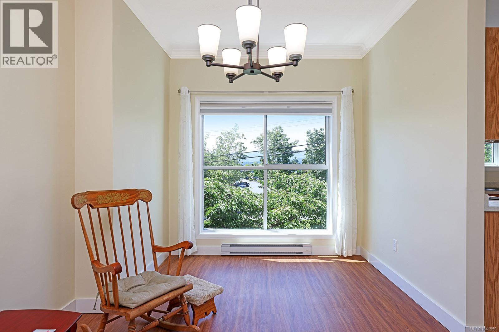 #206 1686 Balmoral Ave - 16