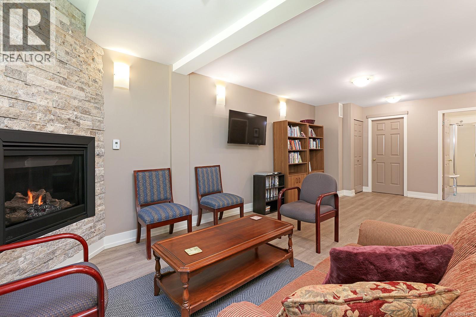 #206 1686 Balmoral Ave - 32