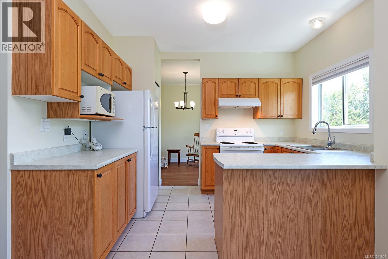 #206 1686 Balmoral Ave - 14