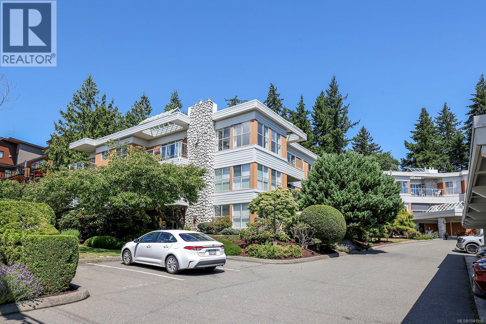 #206 1686 Balmoral Ave - 36