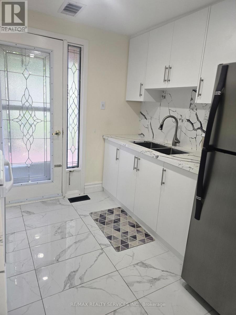 238 LINDEN DRIVE - 10