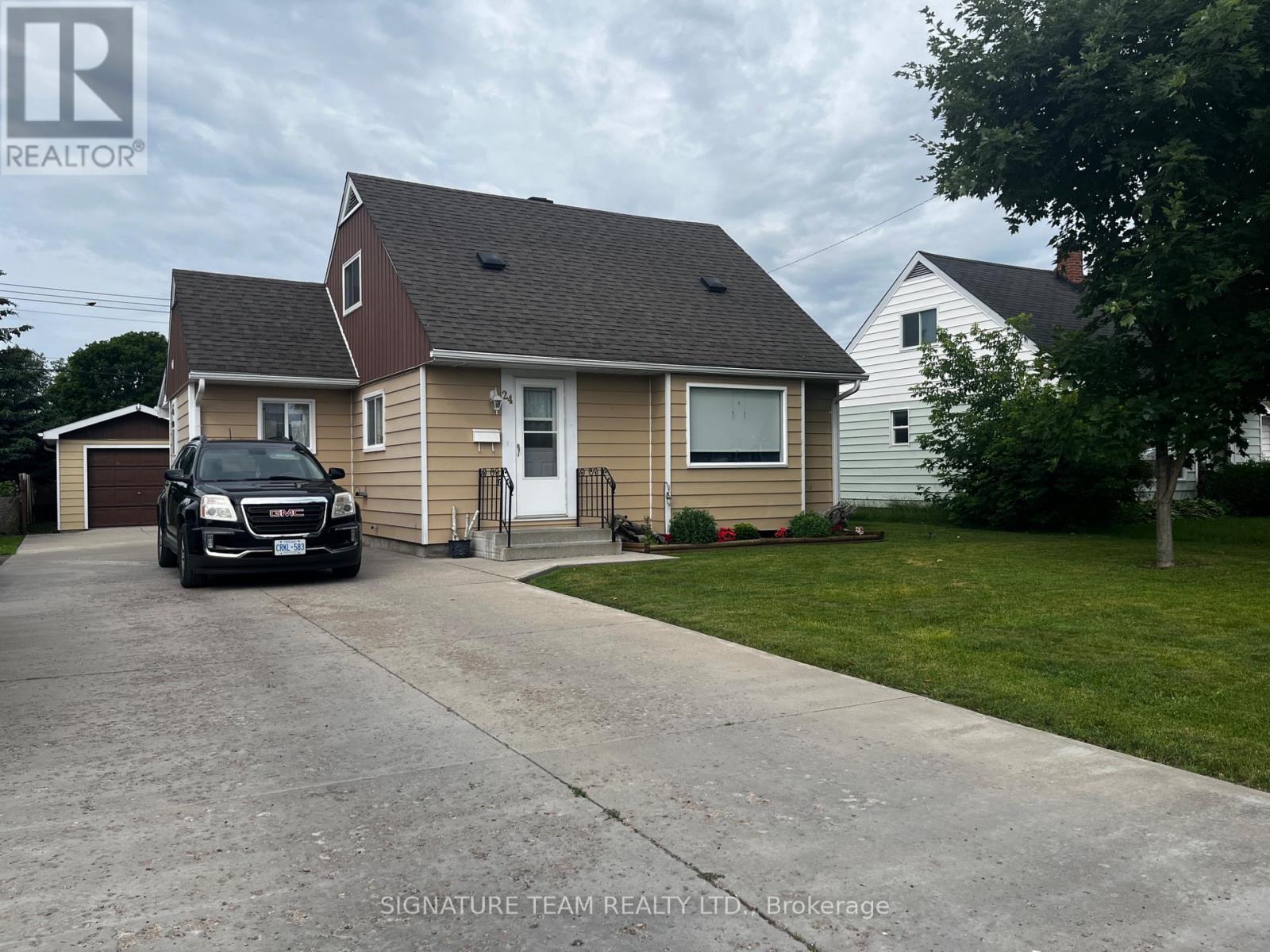 3 Bed, 1 Bath House for Sale in Renfrew – 24 PETER STREET, Renfrew – MLS# X13522424 - Image 1