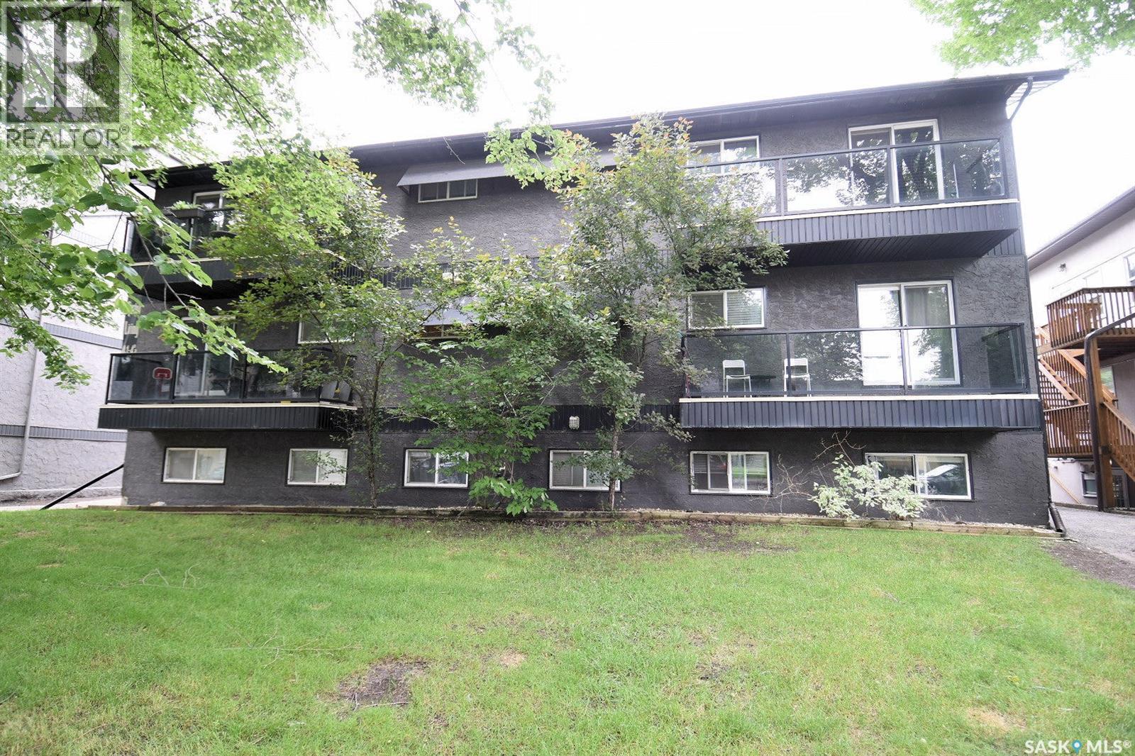 8 441 4TH AVENUE N - photo 2