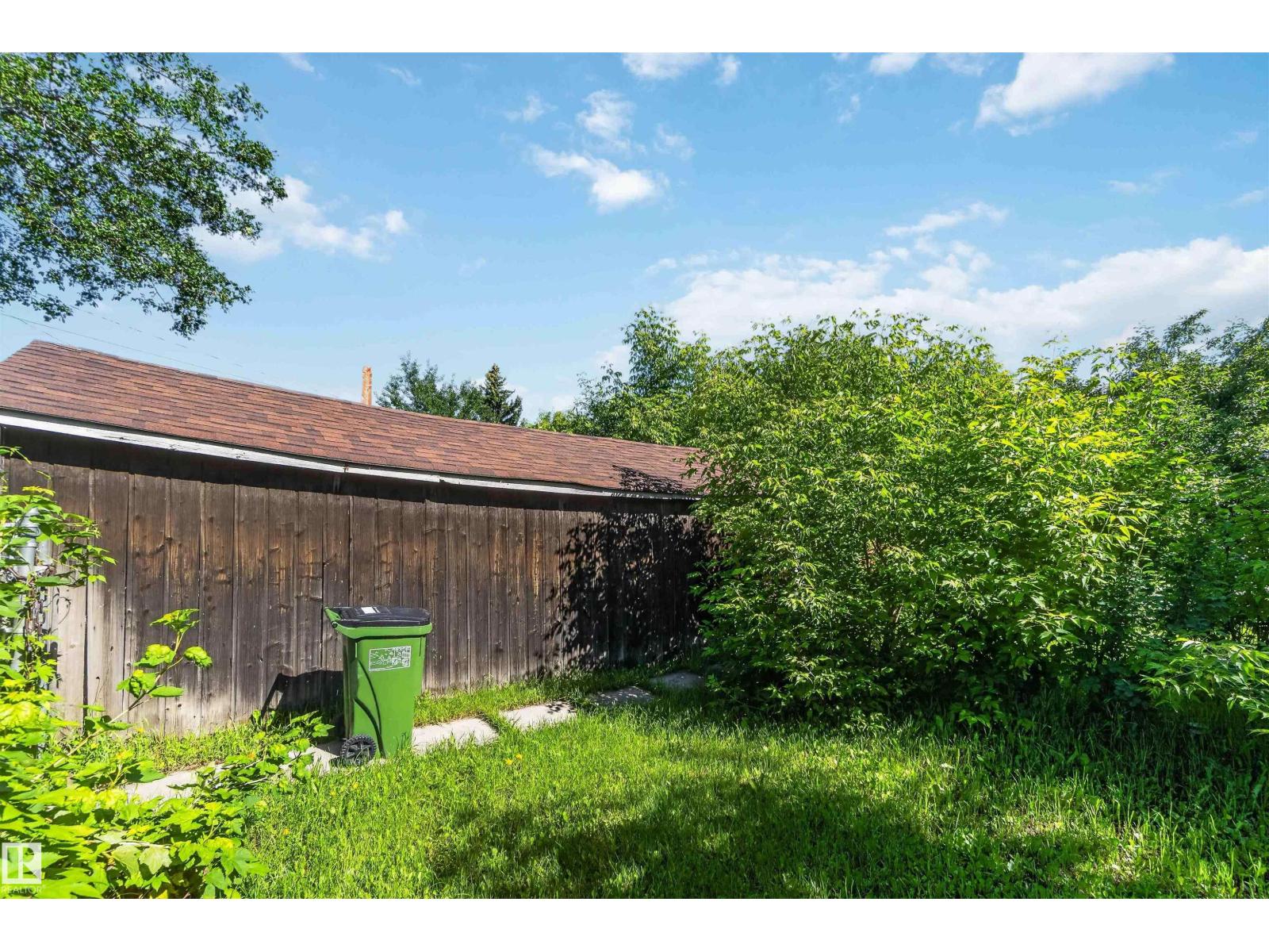 12943 Sherbrooke AV NW - 11
