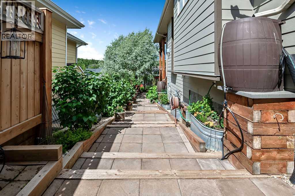 Low maintenace landscaping and easy access to the back yard