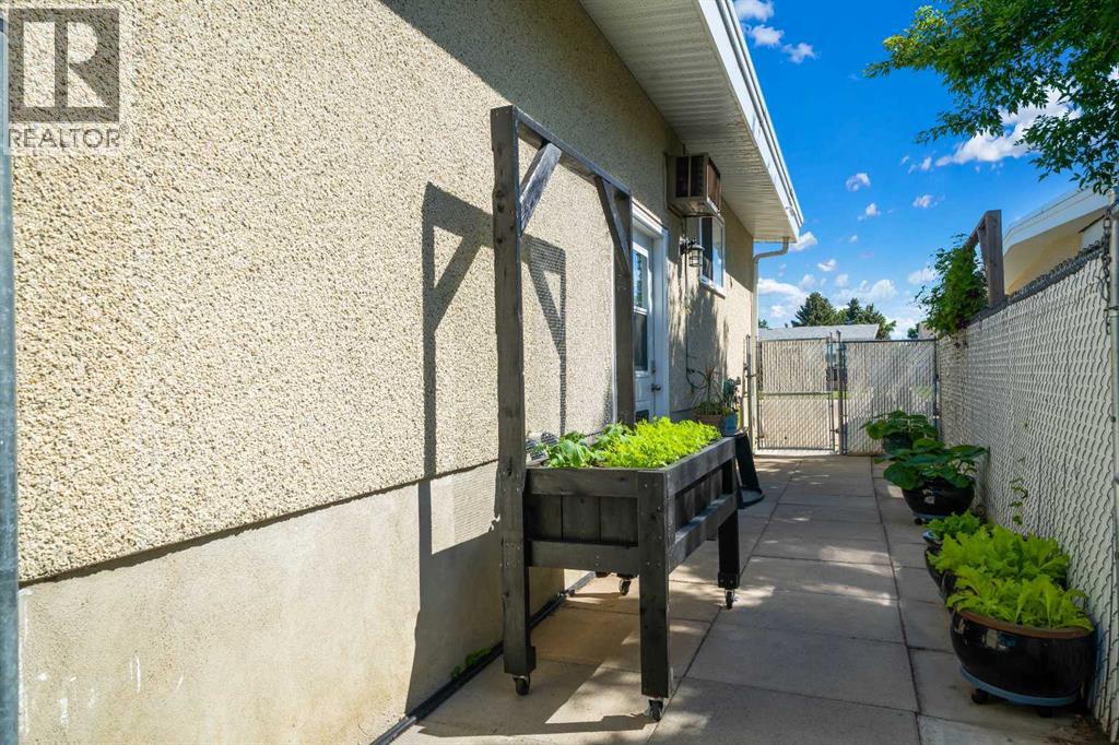 1864 16 Street SE — photo 20