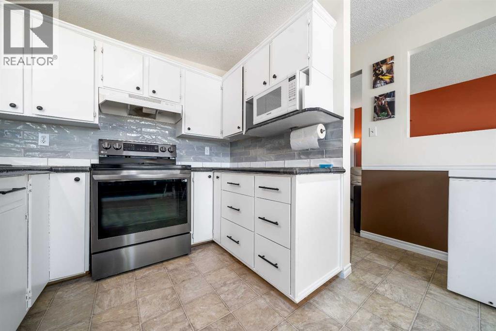 1864 16 Street SE — photo 7