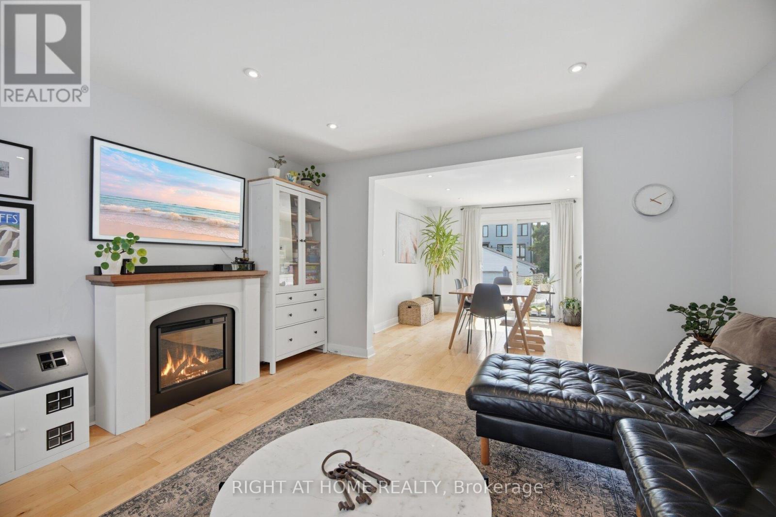 18 VANBRUGH AVENUE - 11