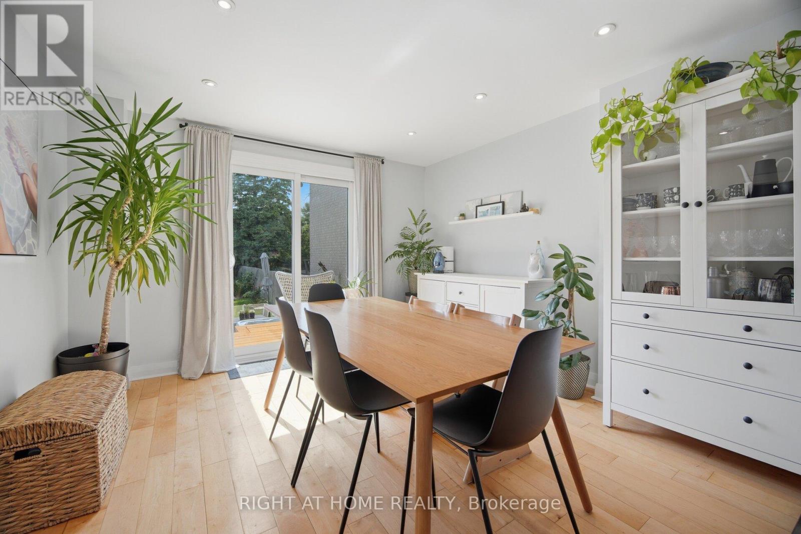 18 VANBRUGH AVENUE - 12