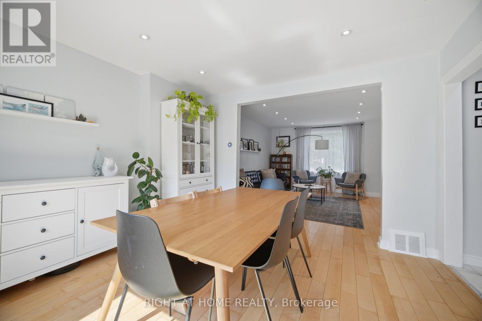 18 VANBRUGH AVENUE - 14