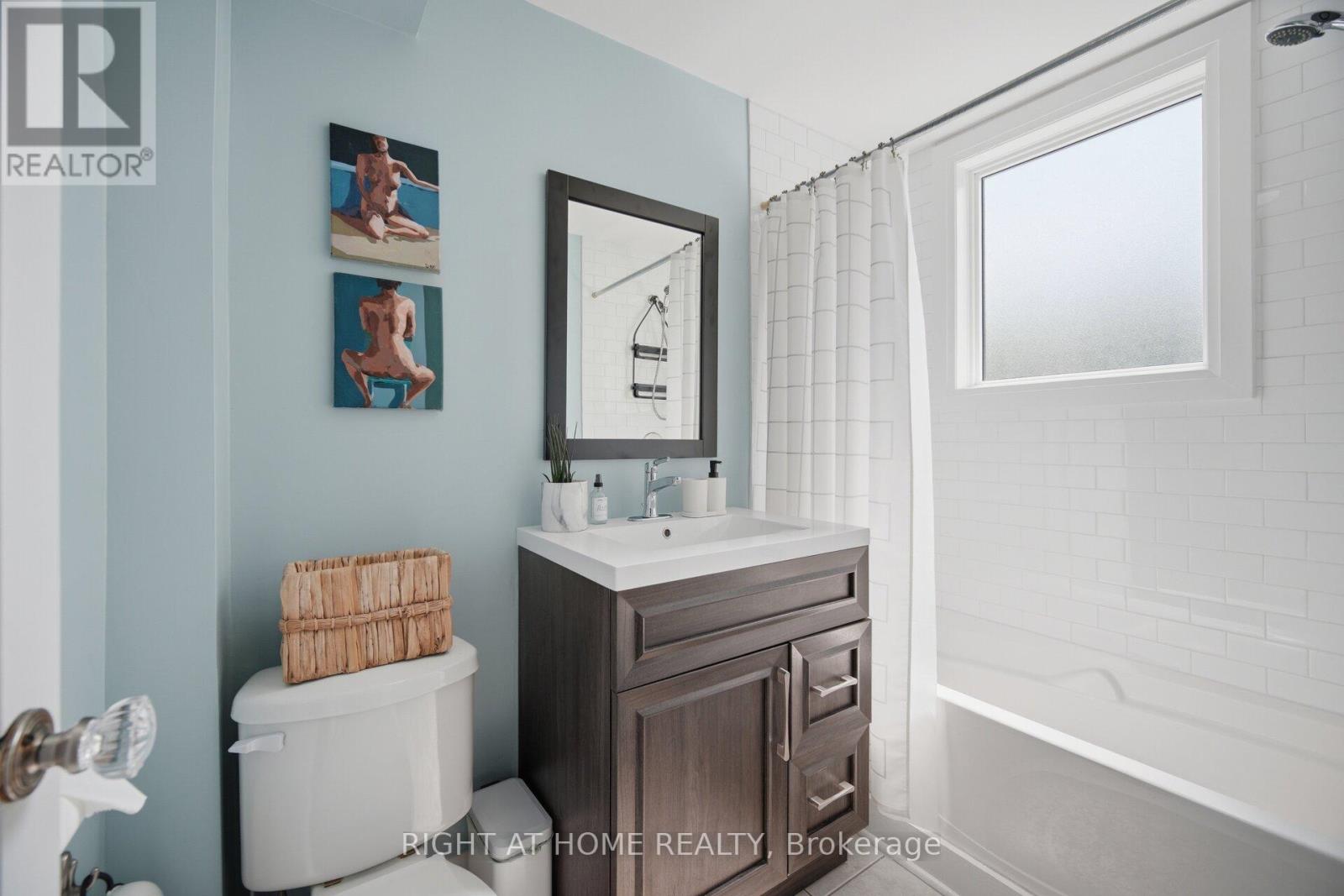 18 VANBRUGH AVENUE - 16