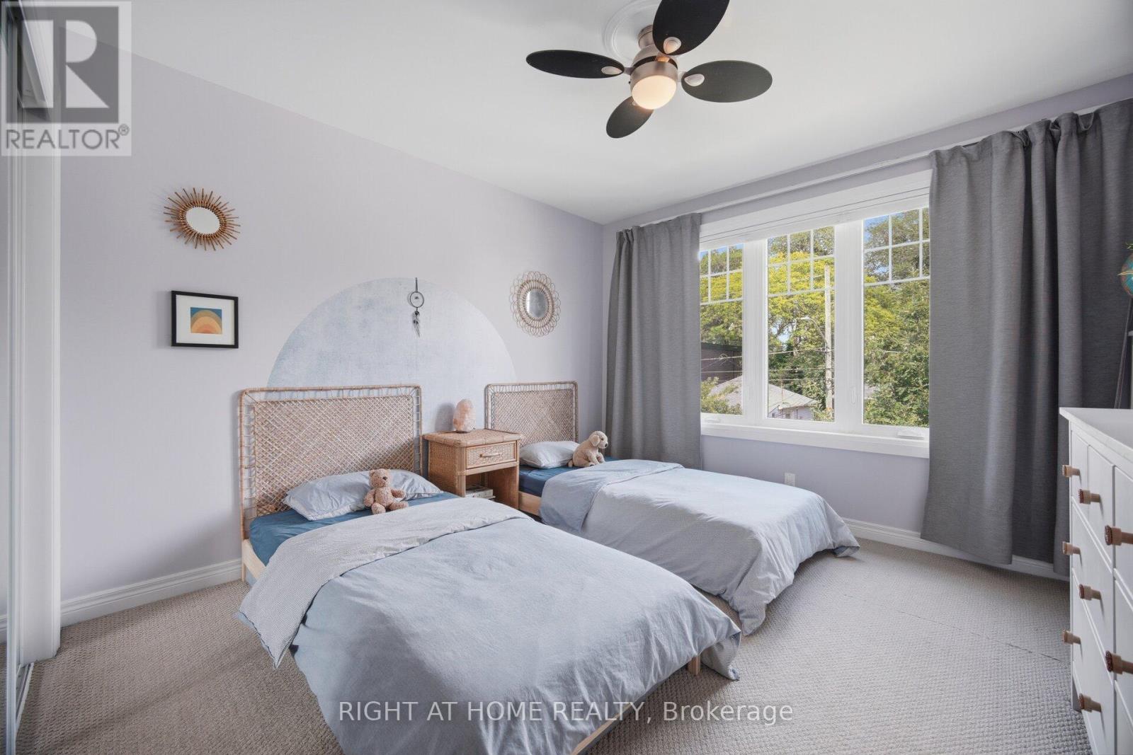 18 VANBRUGH AVENUE - 22