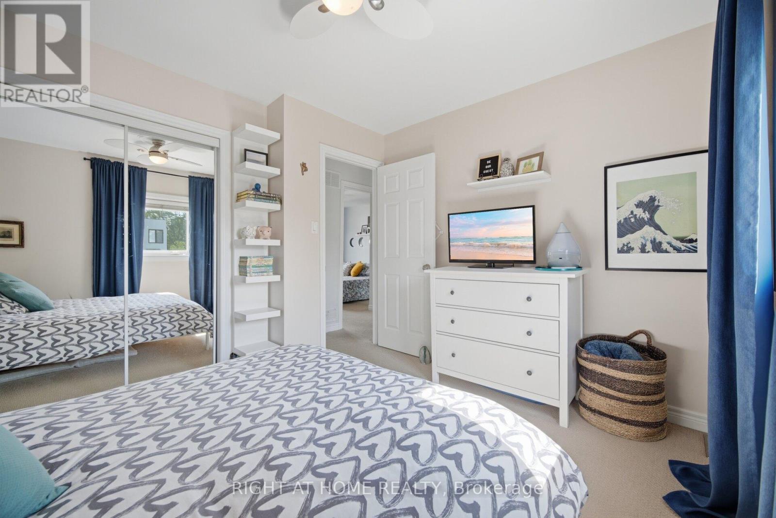 18 VANBRUGH AVENUE - 27