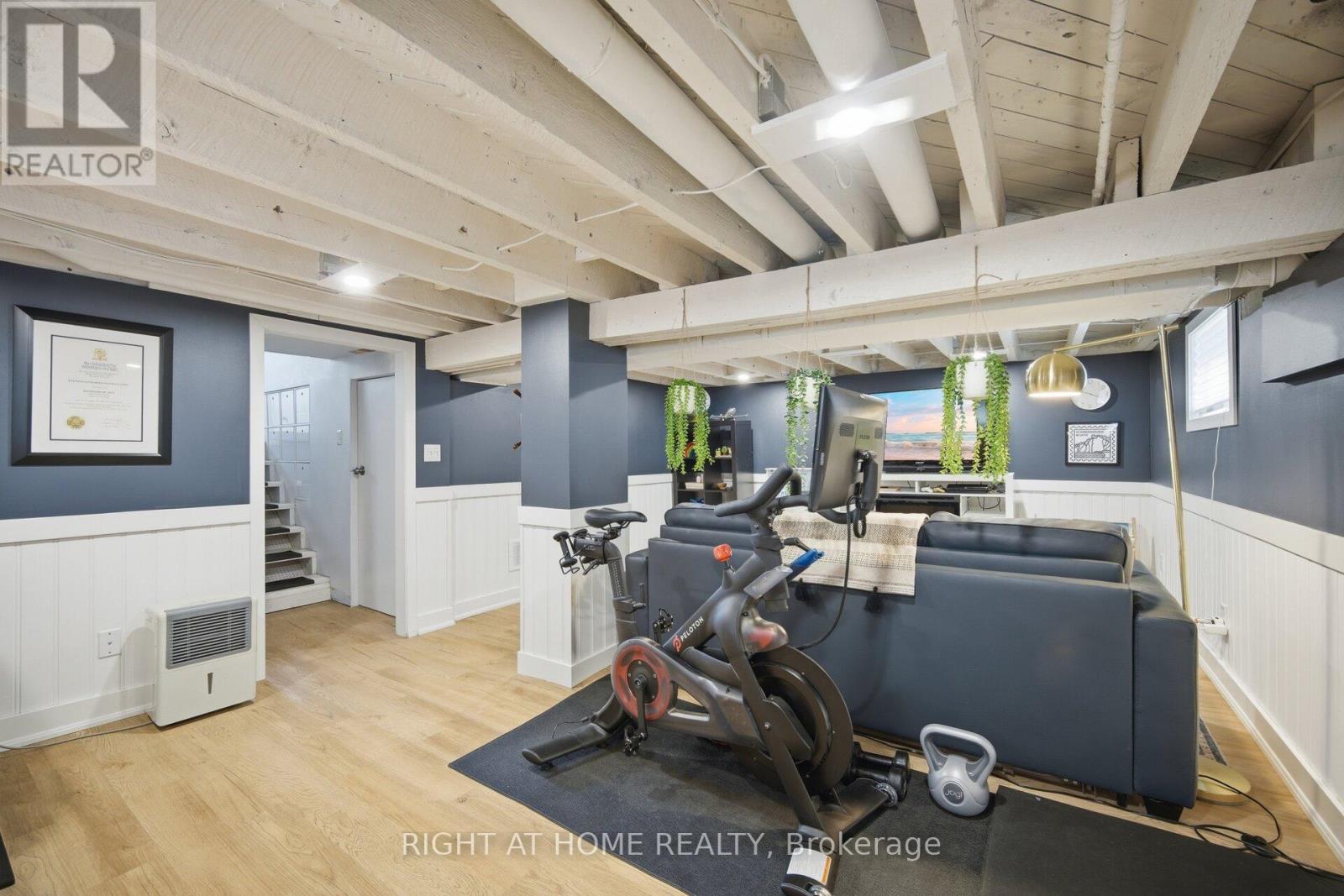 18 VANBRUGH AVENUE - 30