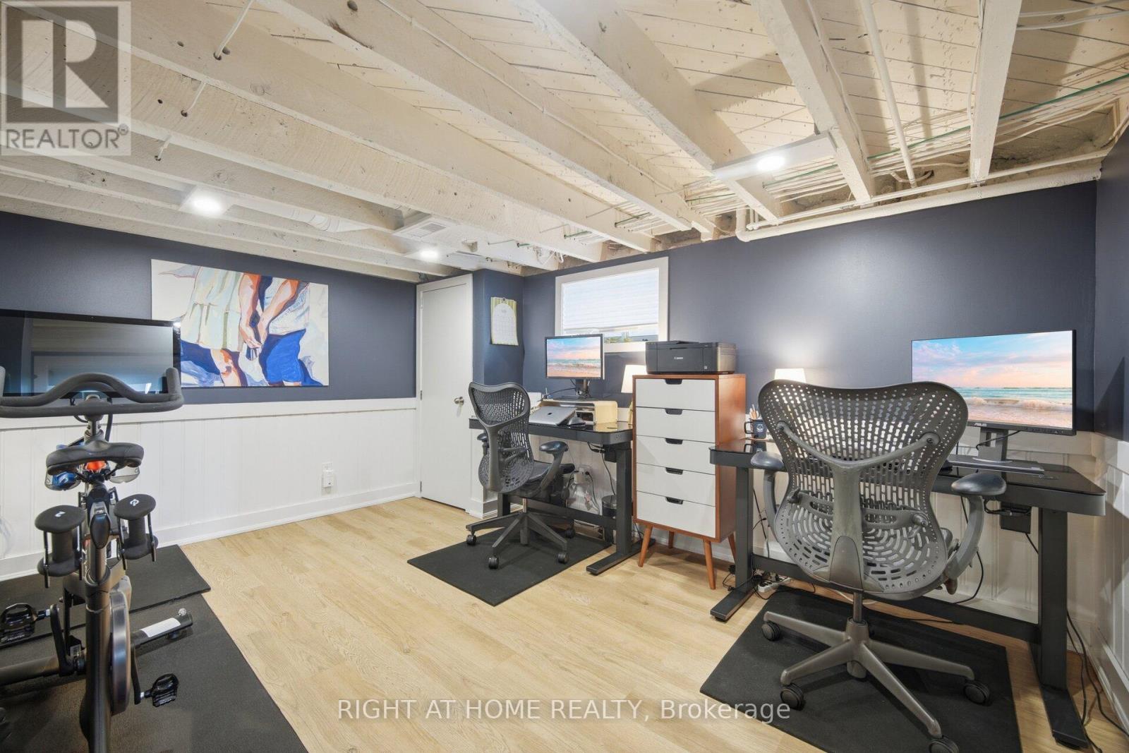 18 VANBRUGH AVENUE - 32