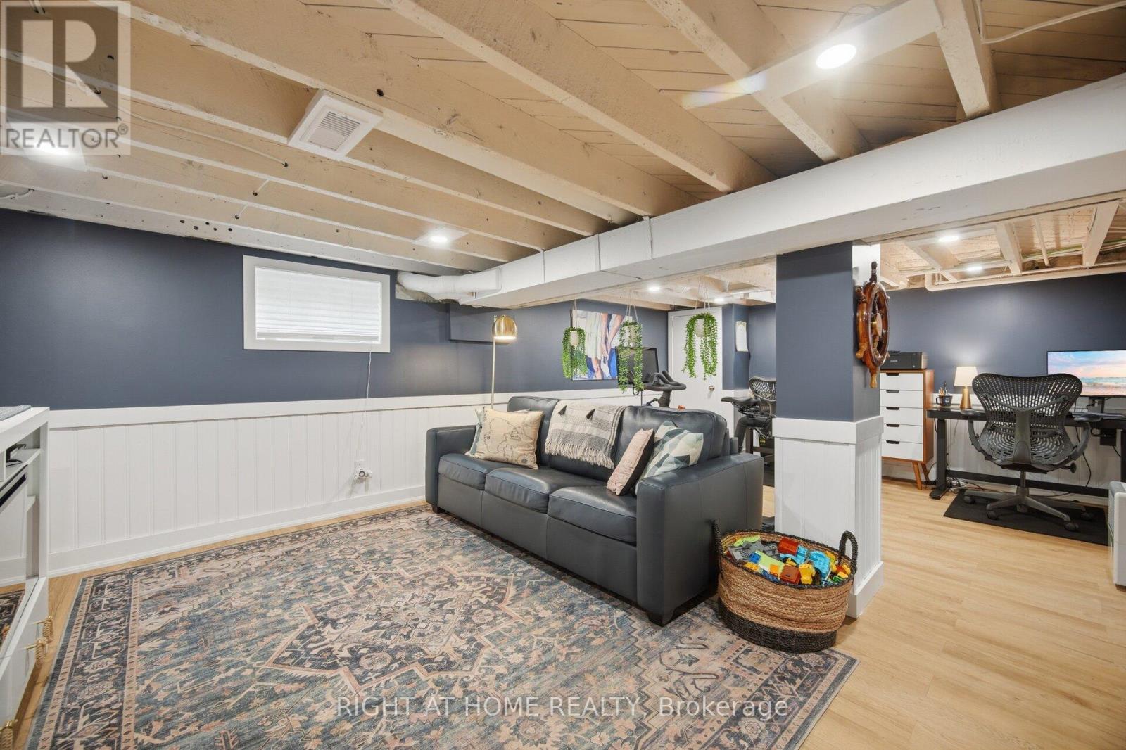 18 VANBRUGH AVENUE - 35