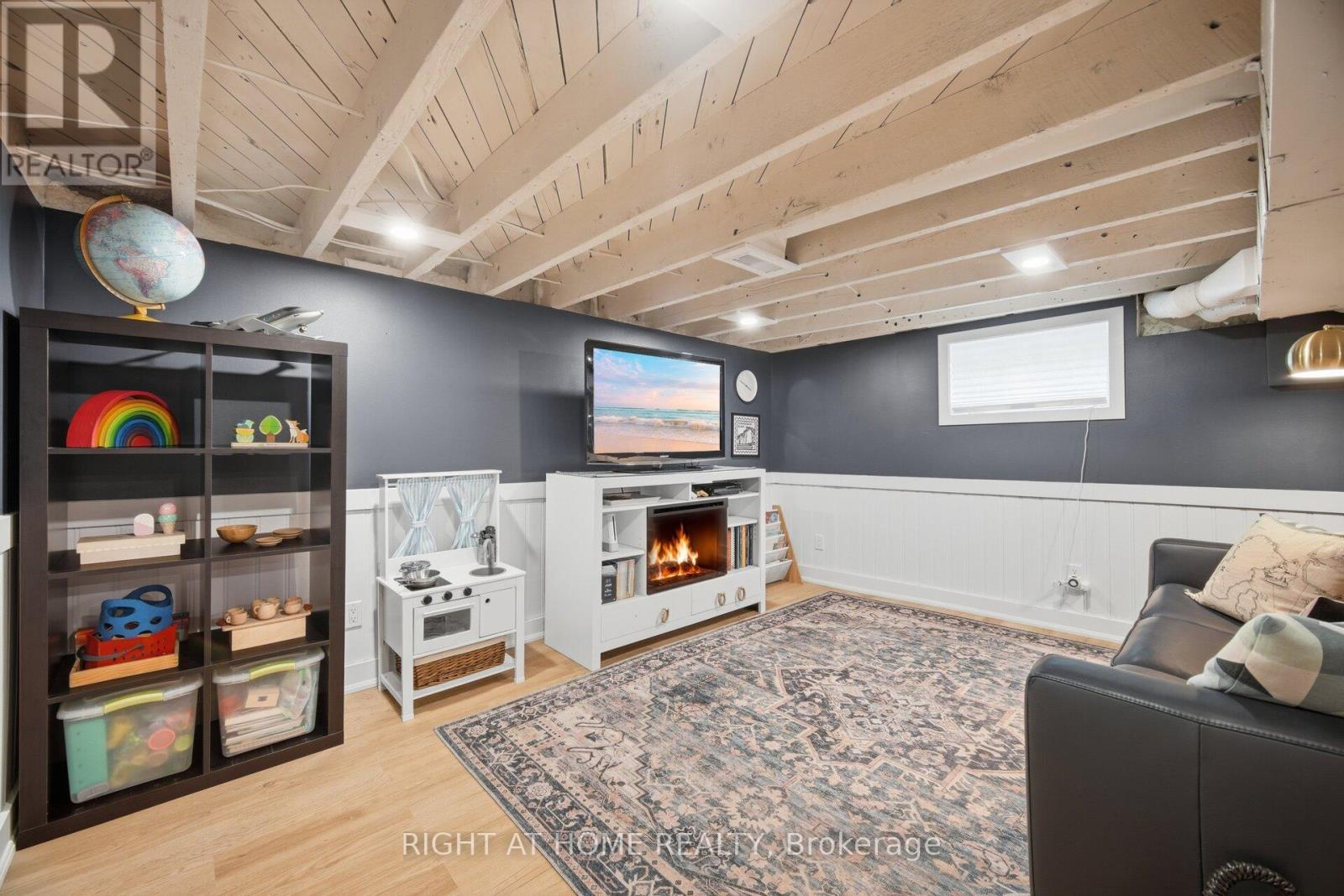 18 VANBRUGH AVENUE - 36
