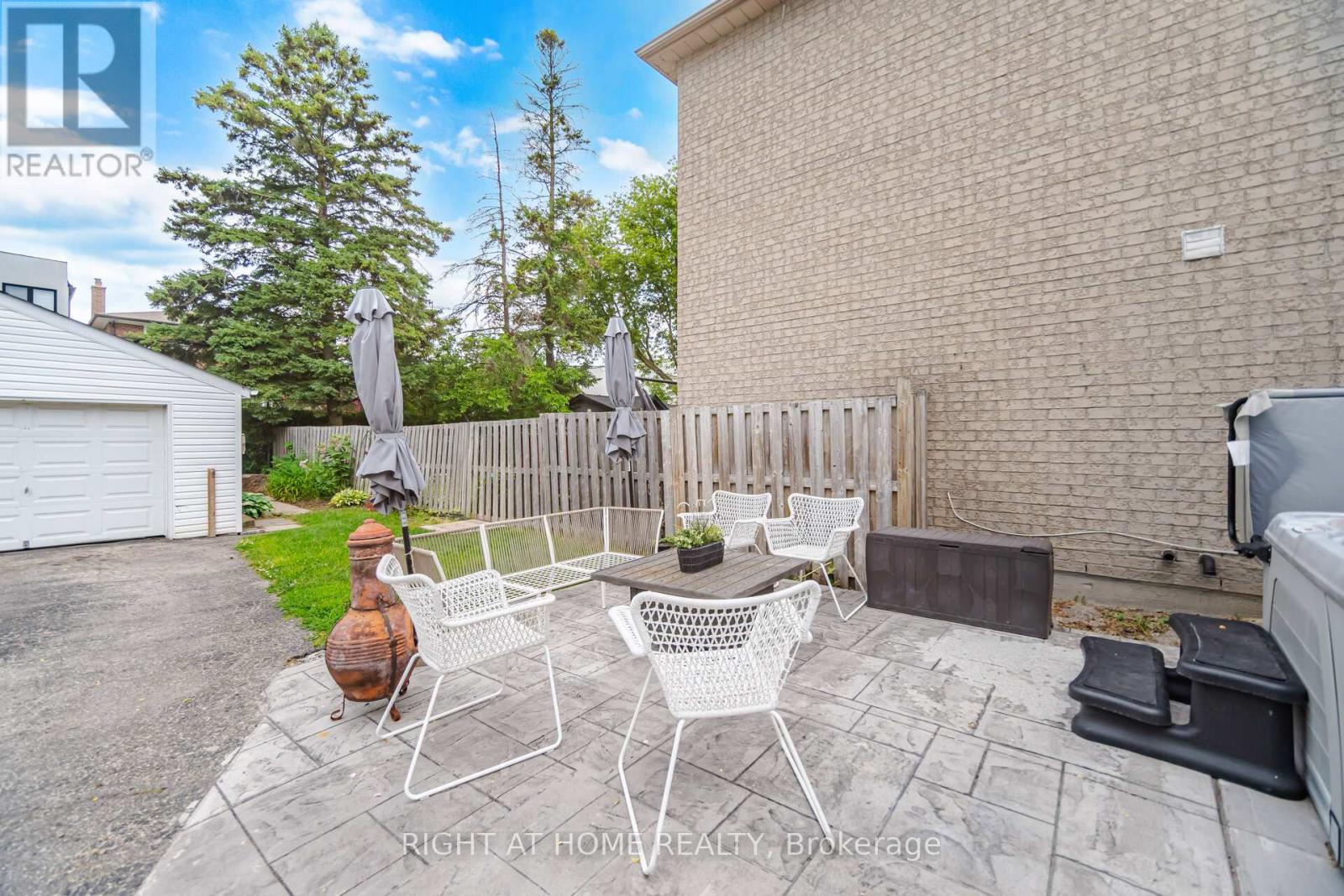 18 VANBRUGH AVENUE - 43