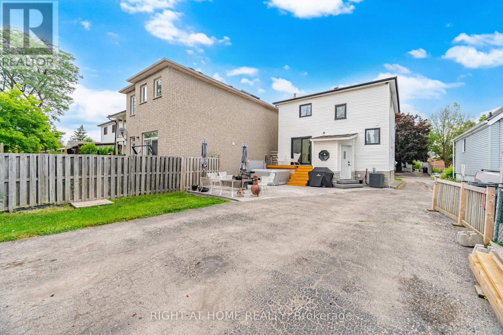 18 VANBRUGH AVENUE - 44