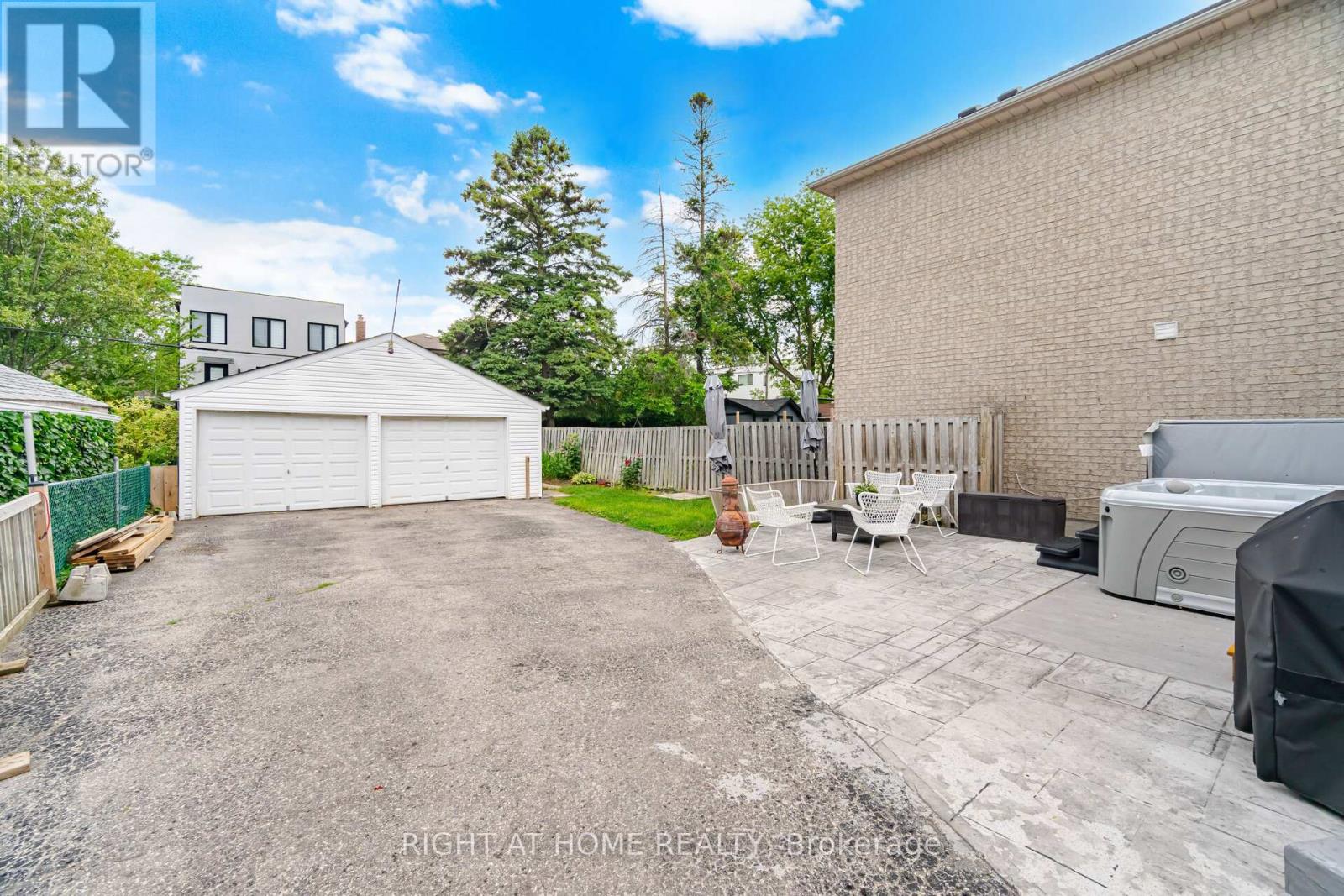 18 VANBRUGH AVENUE - 45