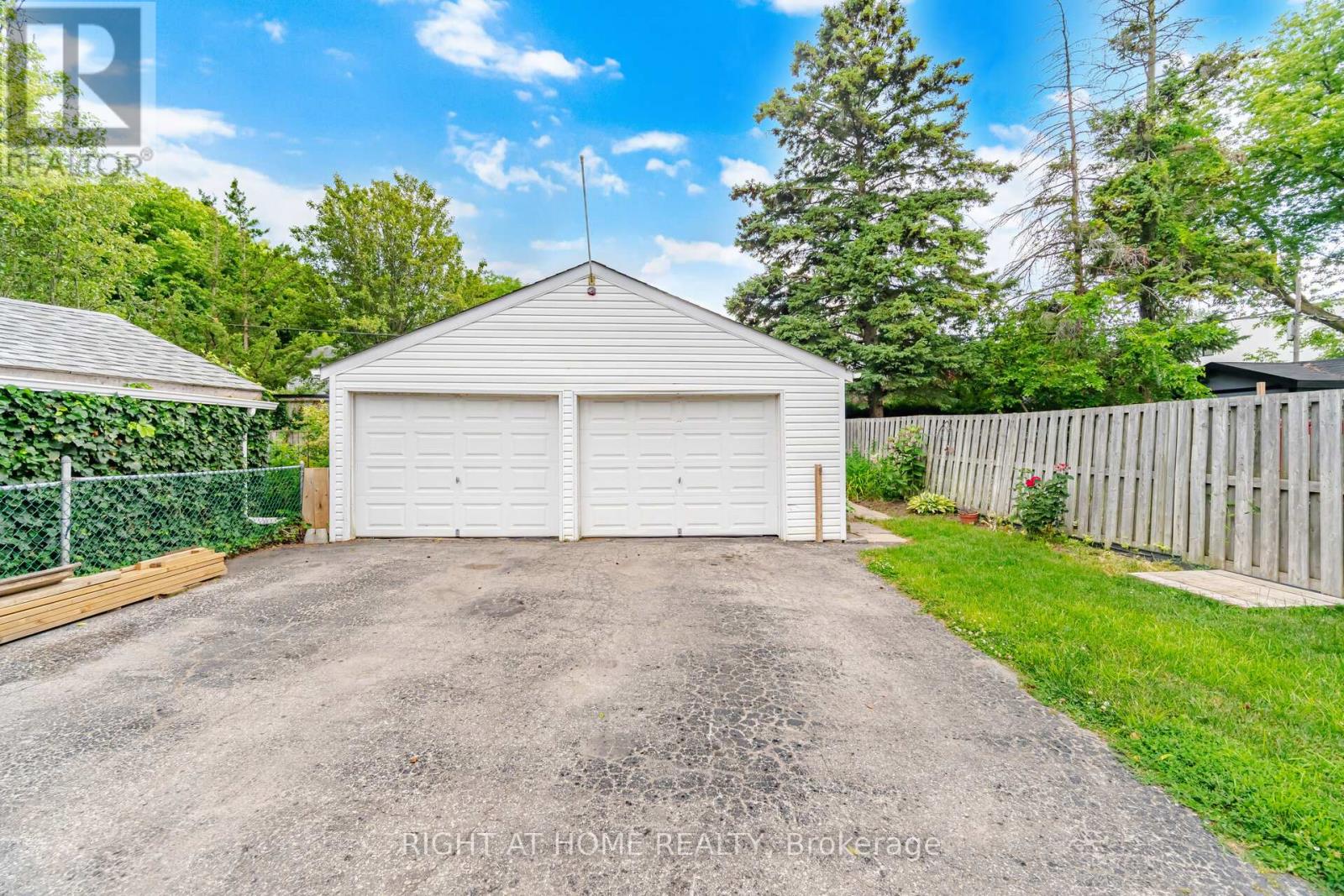 18 VANBRUGH AVENUE - 46