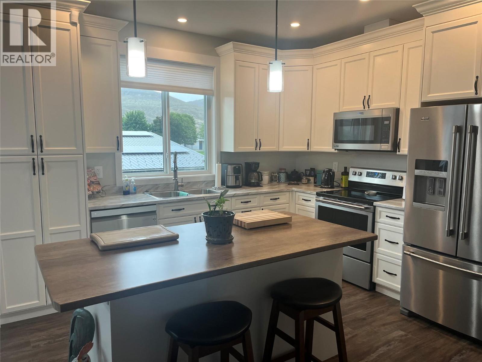 2046 SUNNYCREST Avenue - 4