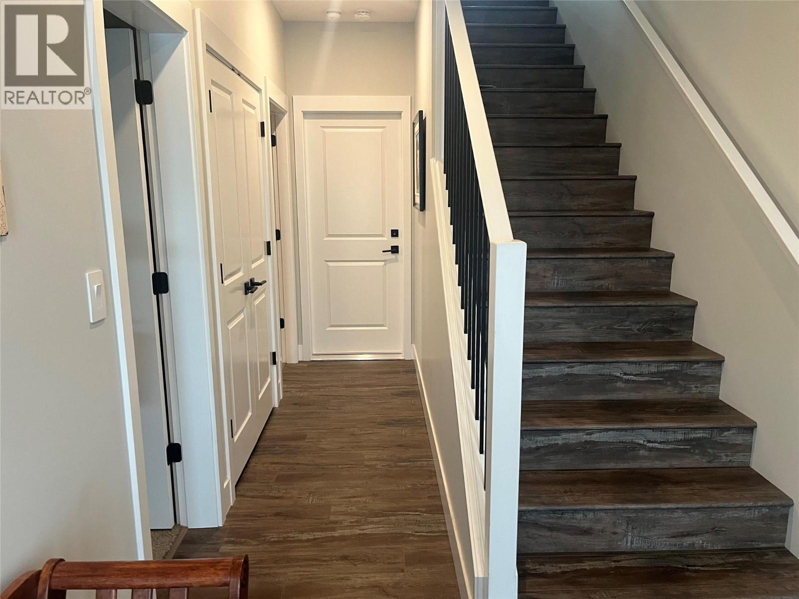 2046 SUNNYCREST Avenue - 19
