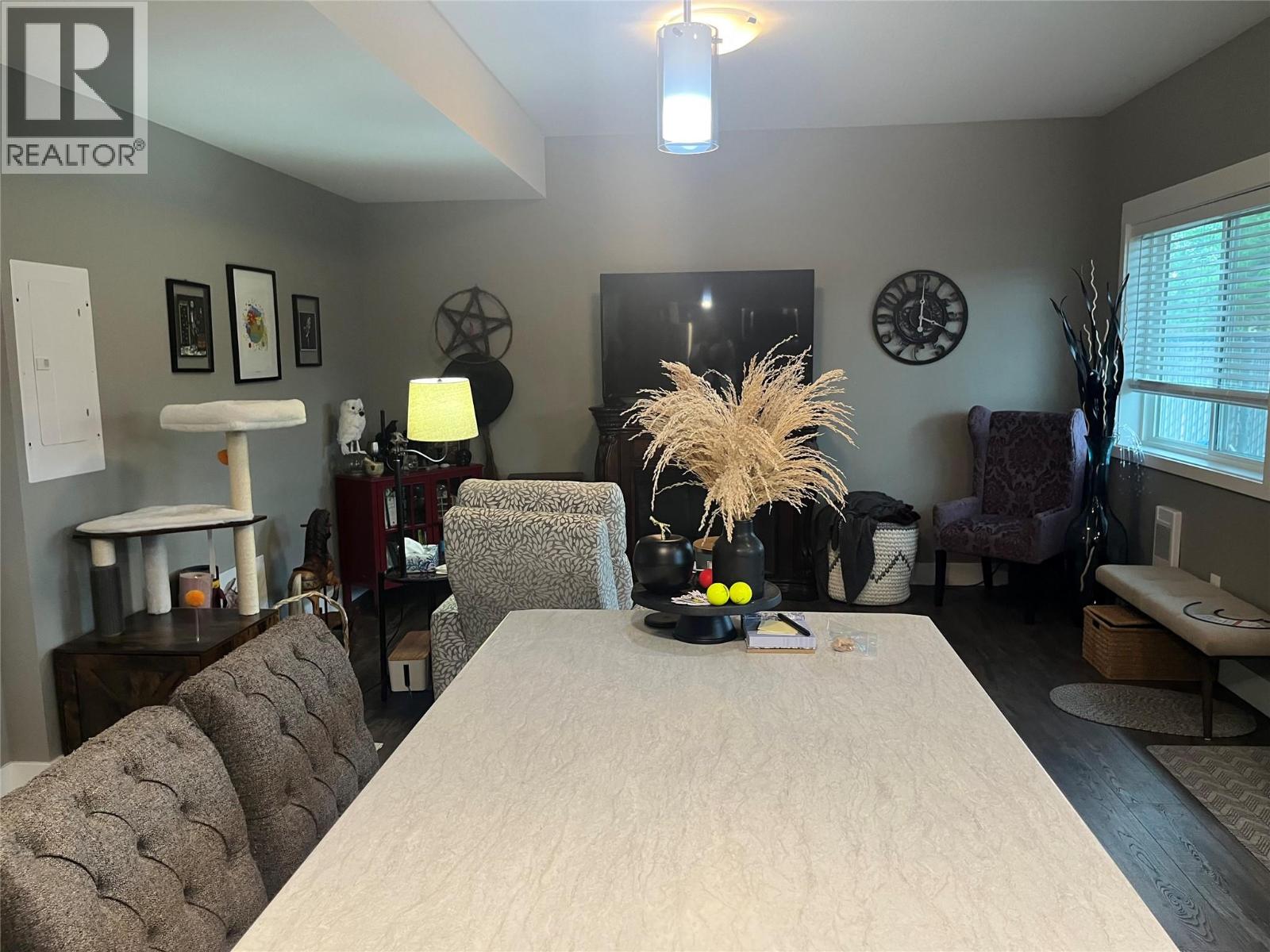 2046 SUNNYCREST Avenue - 21